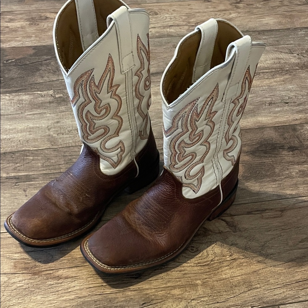 Laredo Two-Tone Western Boots in Brown and White